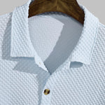 Men's solid color seersucker textured lapel button-down short-sleeved shirt