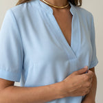Raquel - Blusa Elegante con Cuello en V