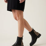 Chelsea Botas Negras – Detalle Leopardo